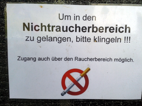 Schild an einer beliebten Wormser Kneipe